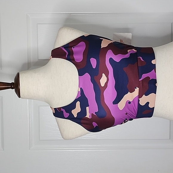 Fabletics Tops - FABLETICS WOMAN'S SPORTS BRA